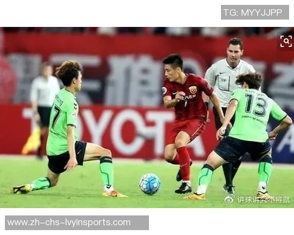 直全北现代与上海上港的激烈对决谁能在亚冠赛场上笑到最后